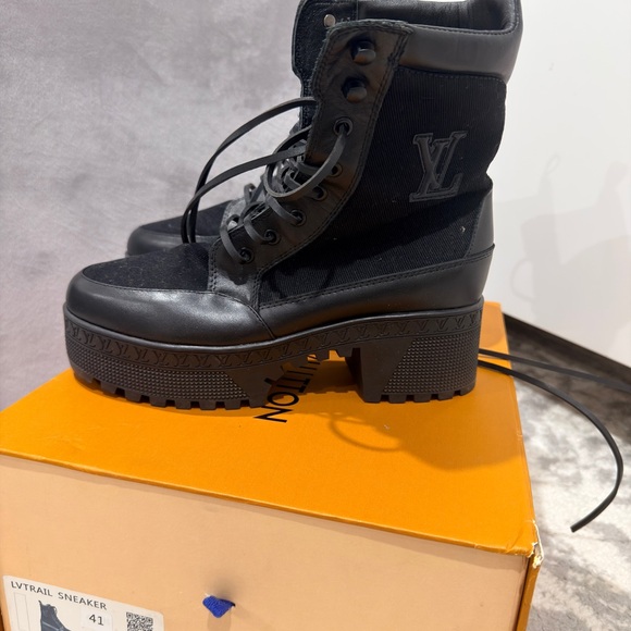 Louis Vuitton Black Combat & Moto Boots - Picture 2 of 9